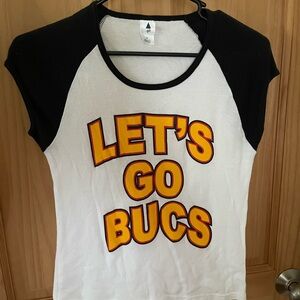 Like New, Women’s Size Medium Pittsburgh Pirates T-Shirt